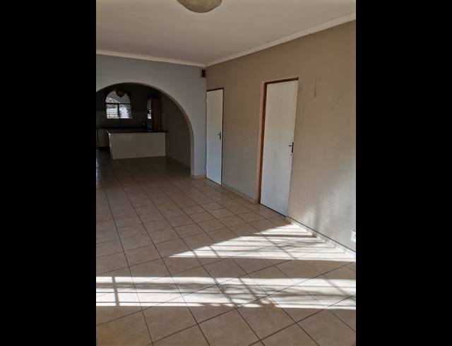 2 BEDROOM APARTMENT TO LET IN BIRCHLEIGH NORTH